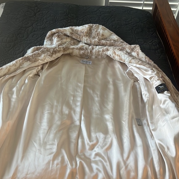 Faux Fur Full Length or MIDI Coat Pamela McCoy - Picture 8 of 11